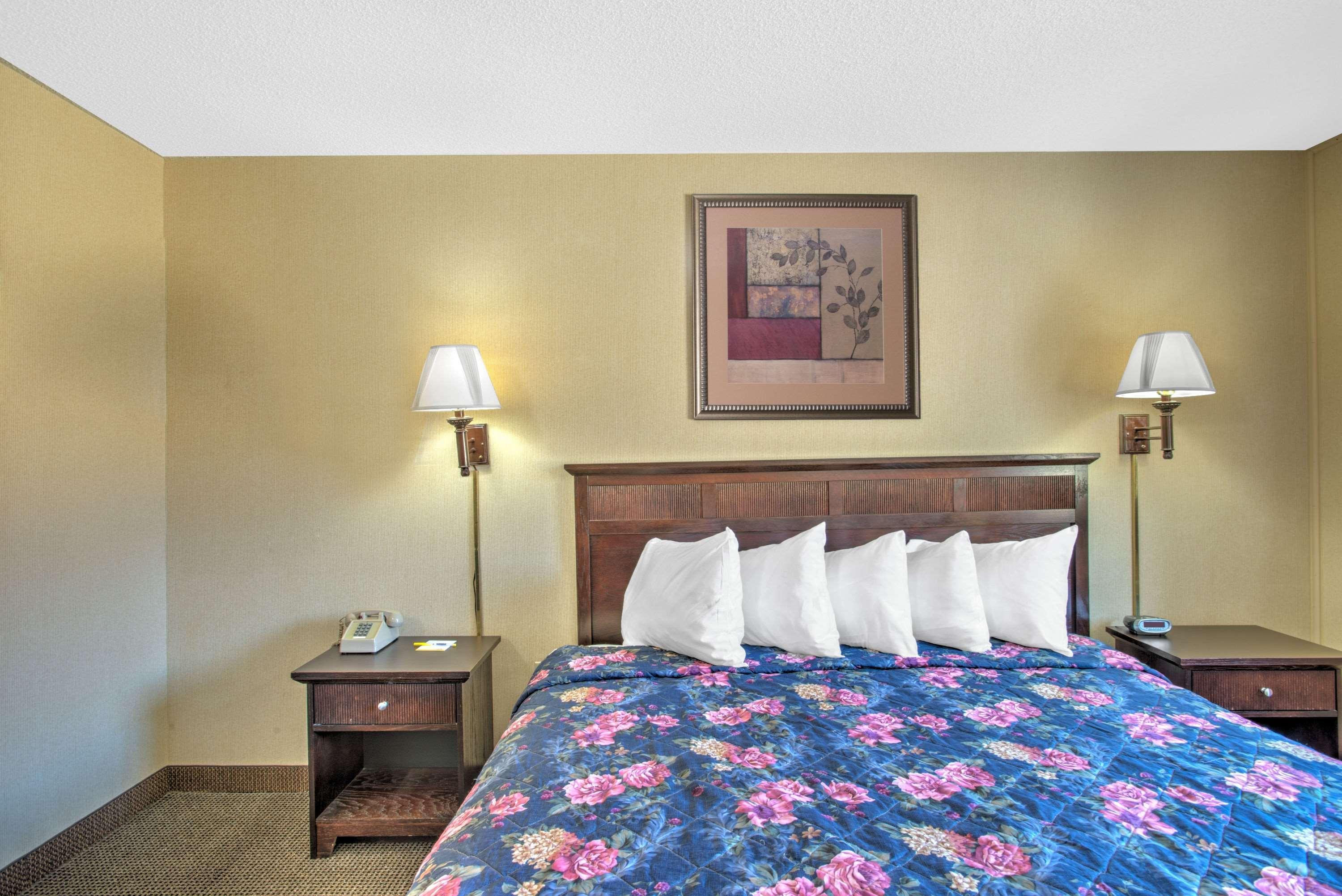 Days Inn By Wyndham Auburn/Finger Lakes Region Exterior foto